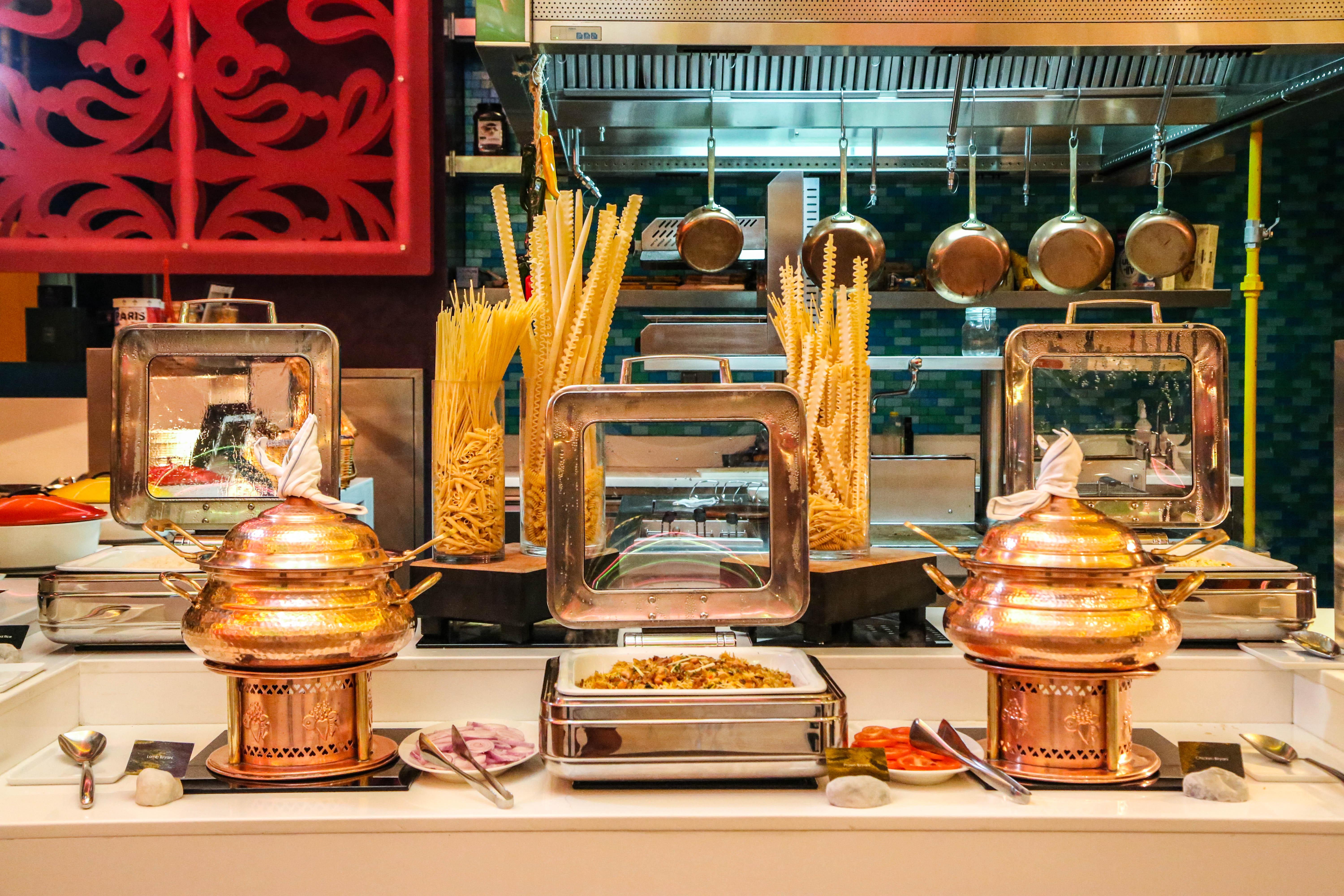 Sofitel Dubai Downtown Hotel Kültér fotó Pasta station at a buffet