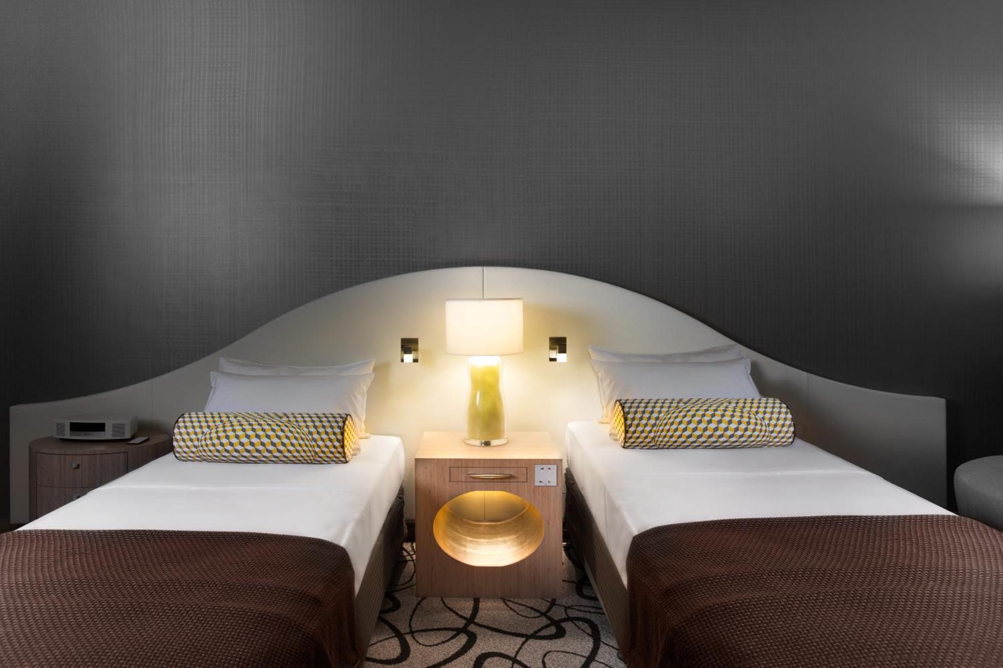 Sofitel Dubai Downtown Hotel Kültér fotó A bedroom in the hotel