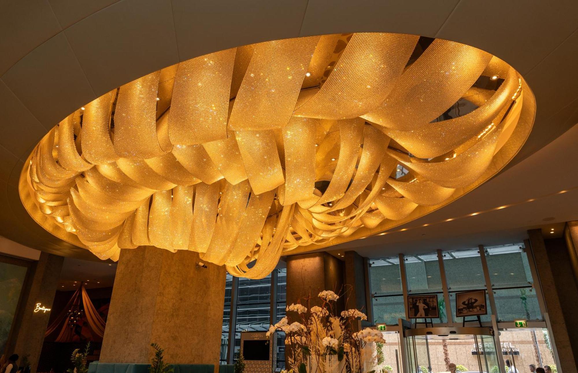 Sofitel Dubai Downtown Hotel Kültér fotó The ceiling of the lobby