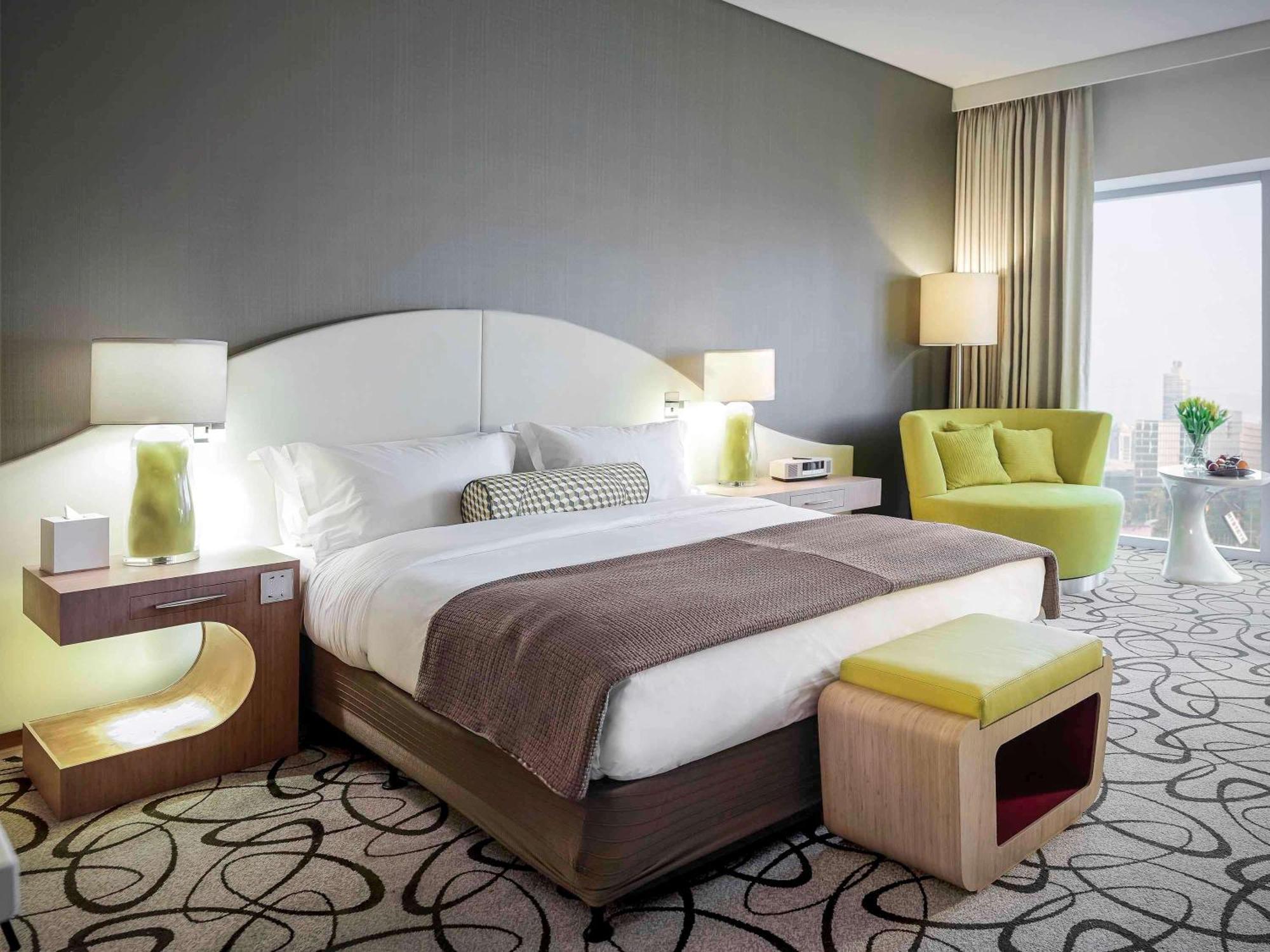 Sofitel Dubai Downtown Hotel Kültér fotó A room at the hotel