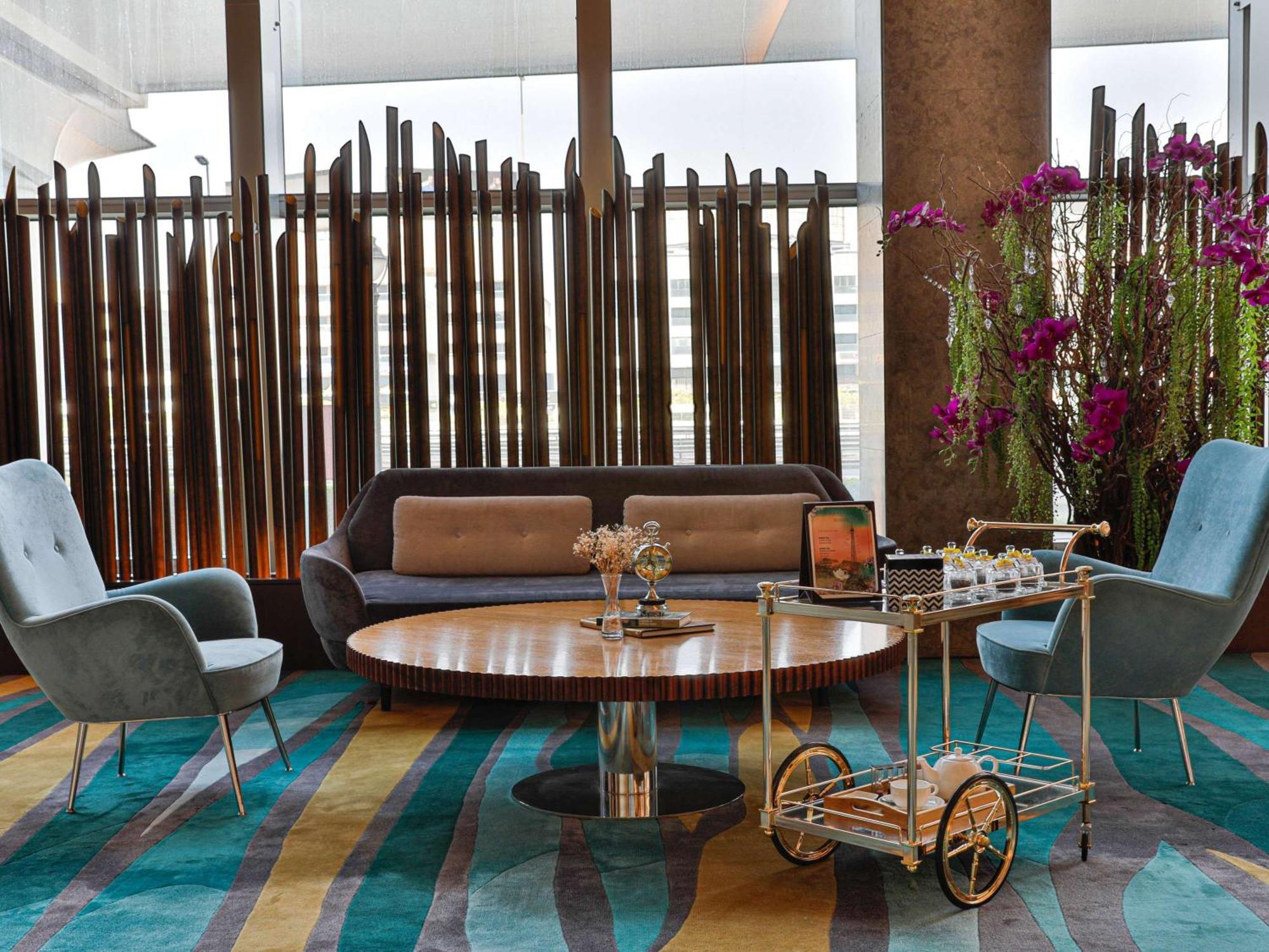 Sofitel Dubai Downtown Hotel Kültér fotó The interior of the lounge