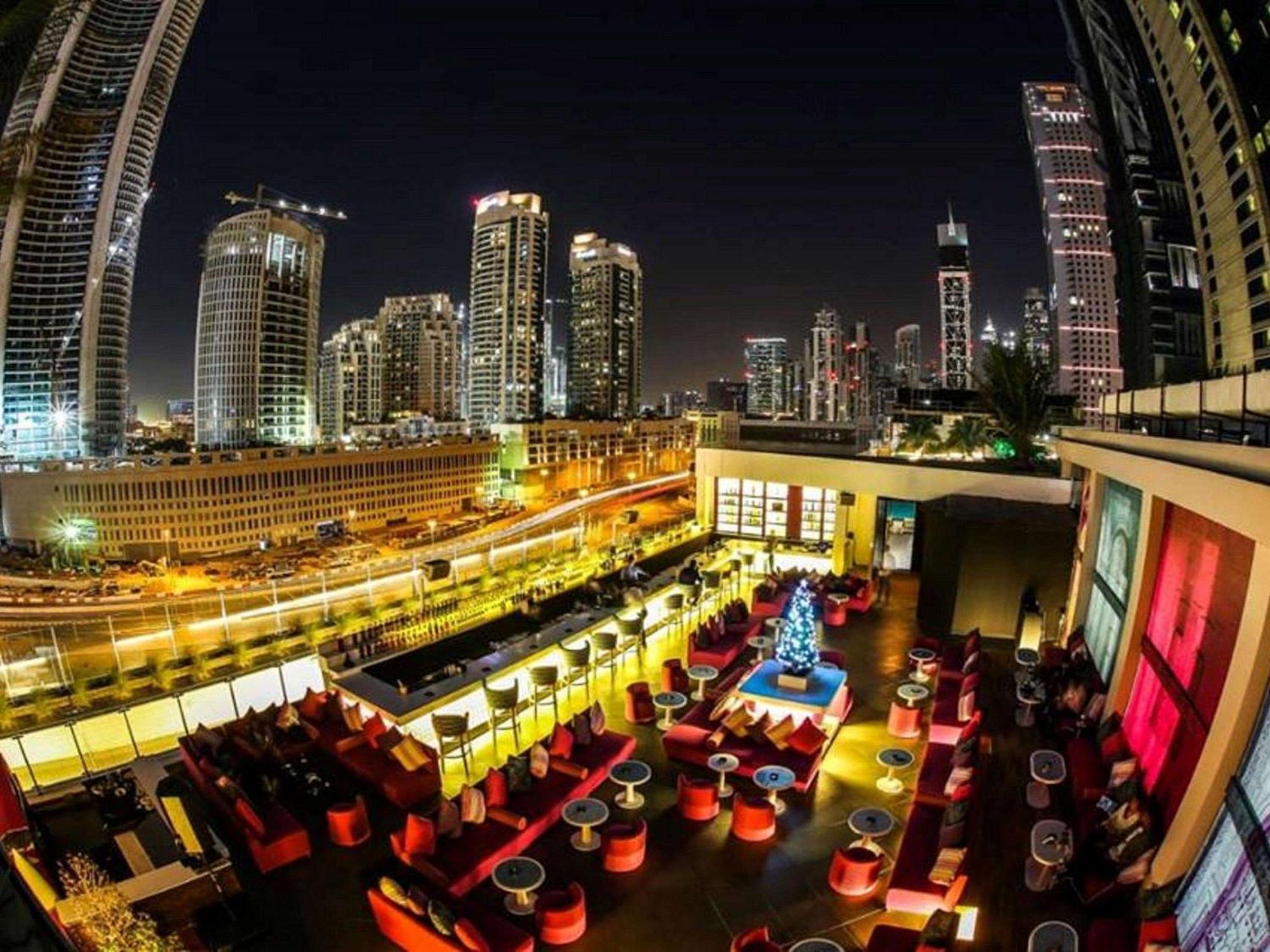 Sofitel Dubai Downtown Hotel Kültér fotó View from the rooftop bar